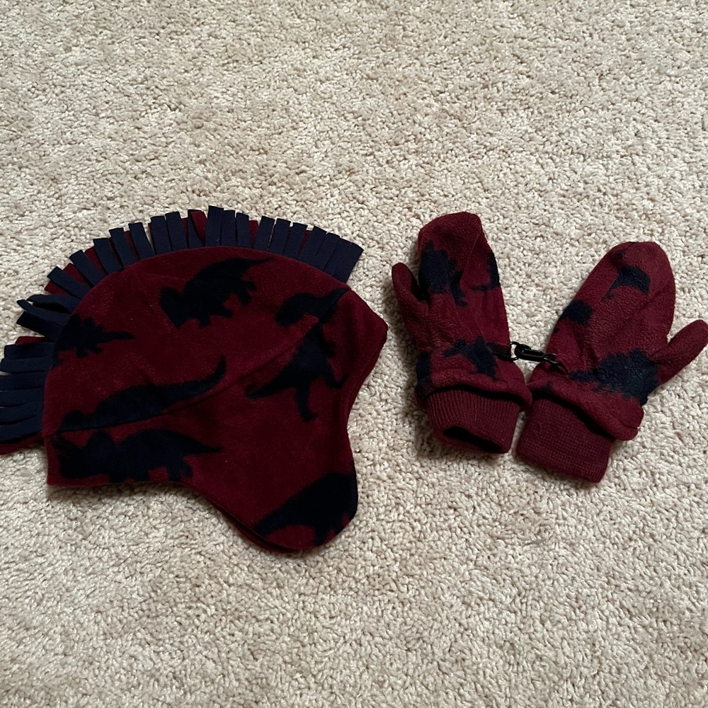 Fleece hat/mitten set